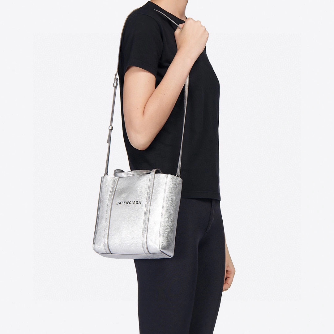B. everyday tote item:B-B00A2428